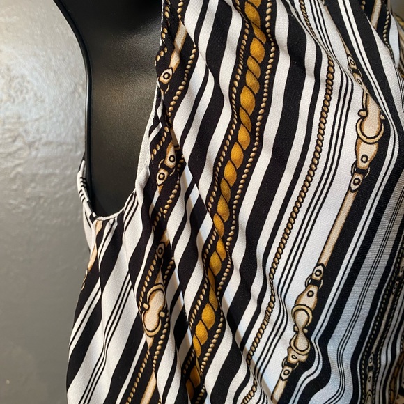 Premise equestrian motif striped sleeveless top with front rushing - Picture 3 of 16